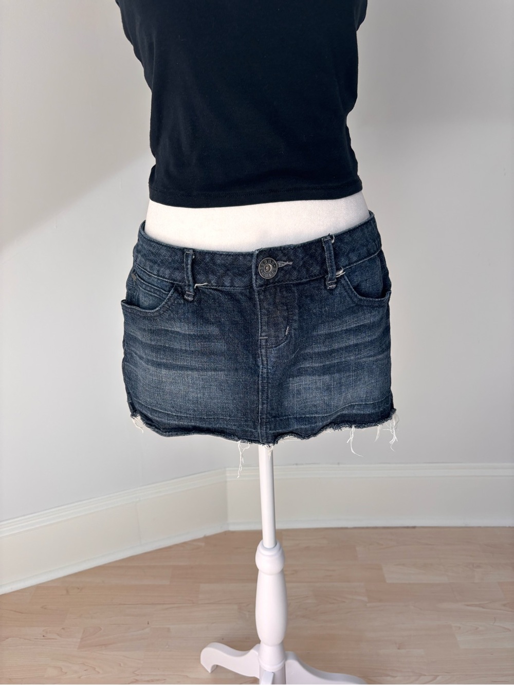 Y2K Guess Denim Mini Skirt 💙